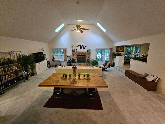 Building Photo - Charming Brick Home with Serene Lake Views!