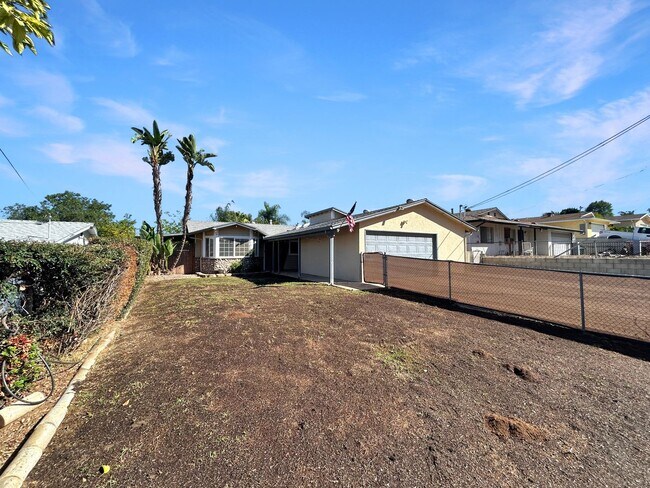 Foto del edificio - Beautiful 4BD/2BA W/ 2-Car Garage, AC, and...