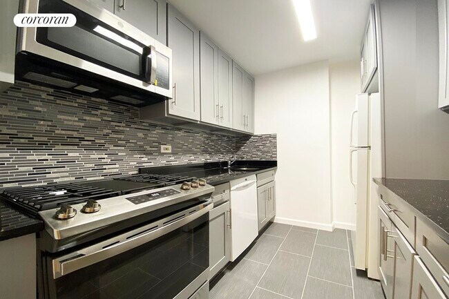 Building Photo - 372 Central Prk W