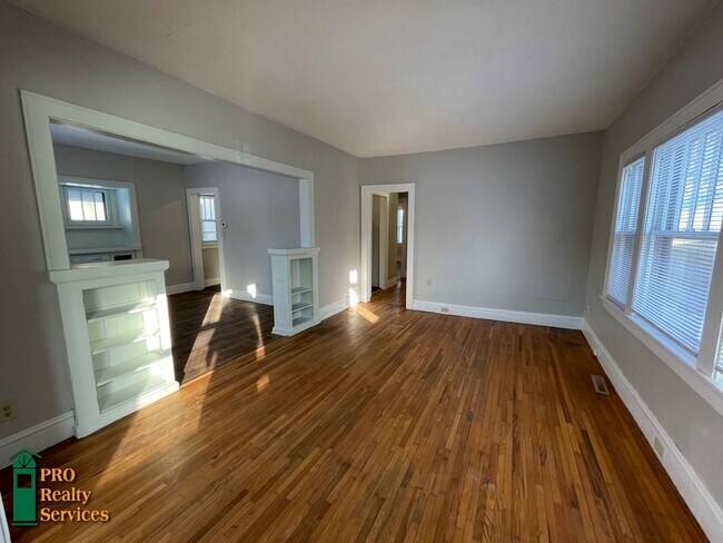 Building Photo - 3 Bedroom Home