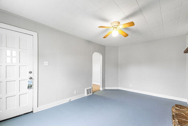 Foto del edificio - Remodeled 3-Bedroom Home with Full Basement and Off-Street Parking