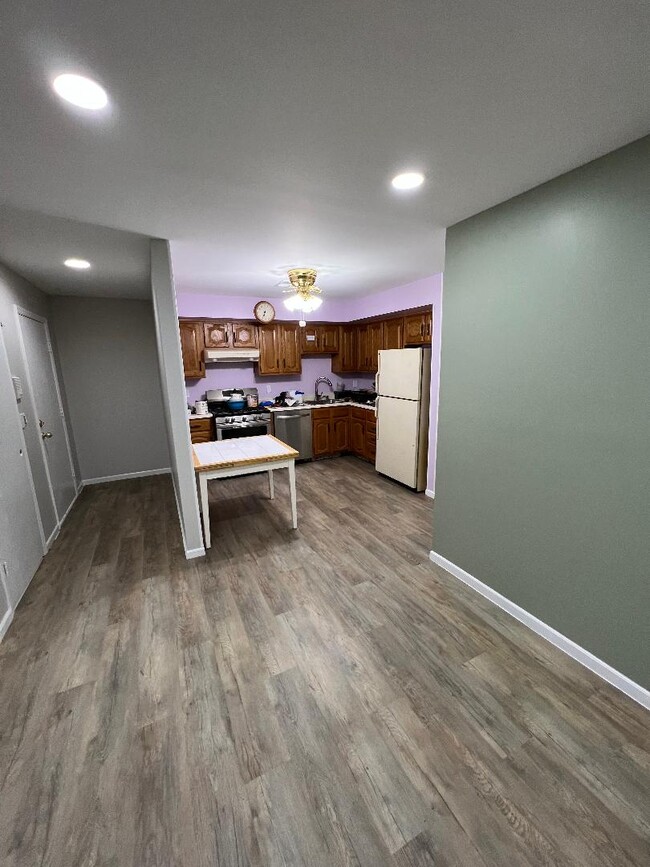 Building Photo - 105 Newark Pompton Tpke