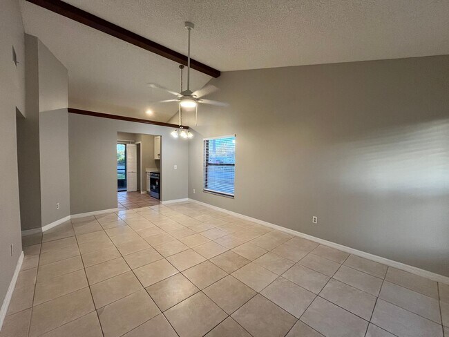 Building Photo - 3/2 Townhome In Winter Garden