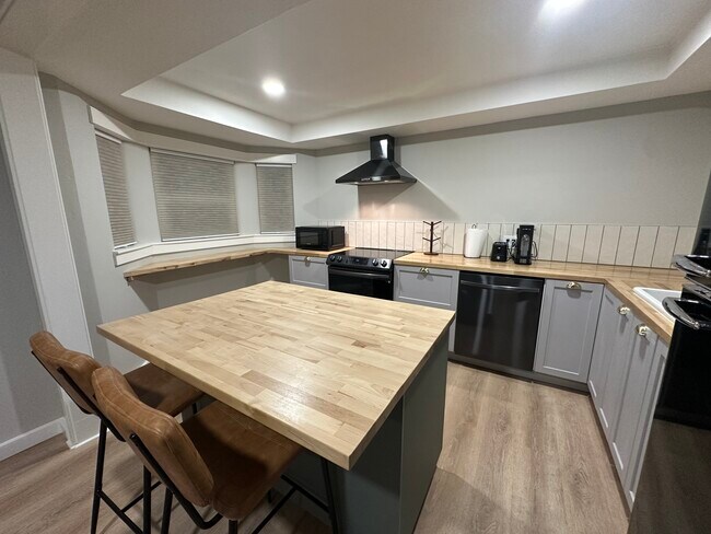 Building Photo - 407 W Iowa St