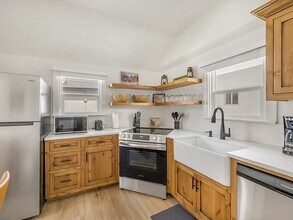 Building Photo - 411-417 E Halliday St