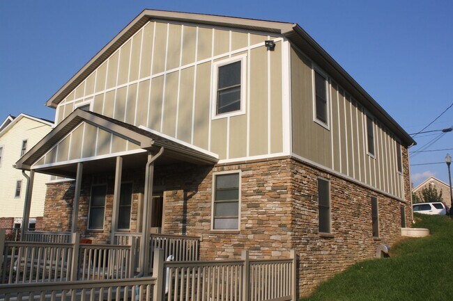 Foto del edificio - 4 Bedroom Luxury Apartments