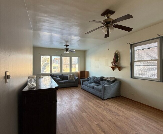 Foto del edificio - 5438 S Washtenaw Ave.