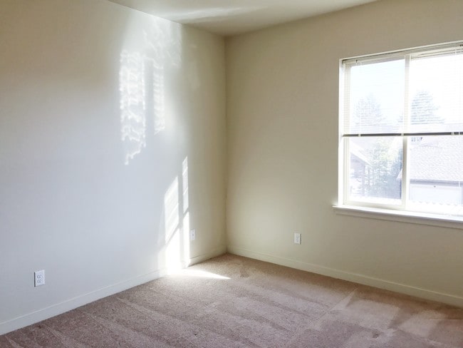 Quartz Dark Master Bedroom - Stoneplace Apartment Homes