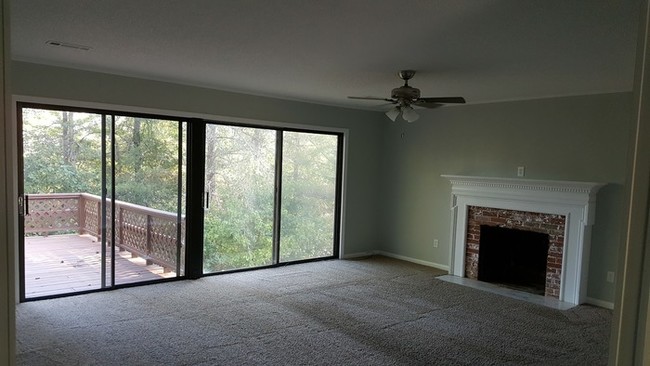 Building Photo - Large 5 Bed Apison House - 5035 Silver Ln