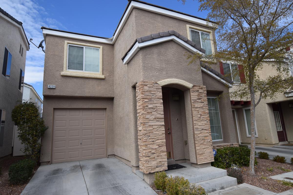 Foto principal - Nice 3 bedroom 2.5 bath home in a gated co...