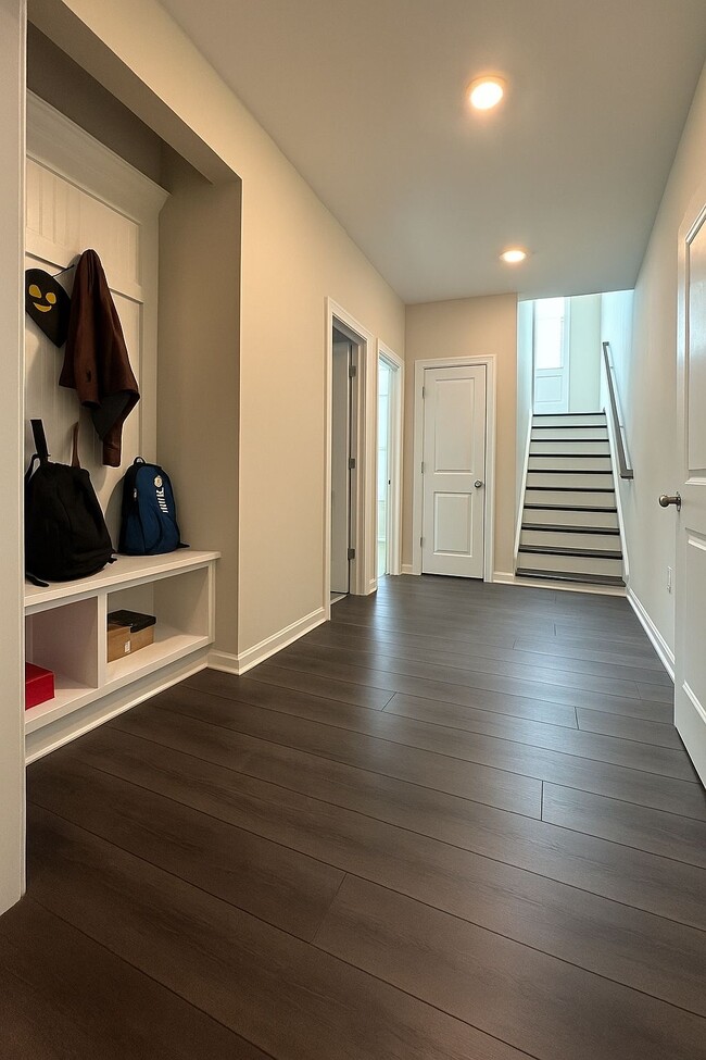 Building Photo - 3985 Redwood Dr