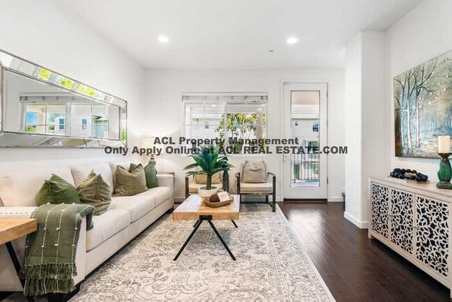 Building Photo - Modern 3BR/3BA Home in Bayshores | 1,542 Sq Ft | Prime Location