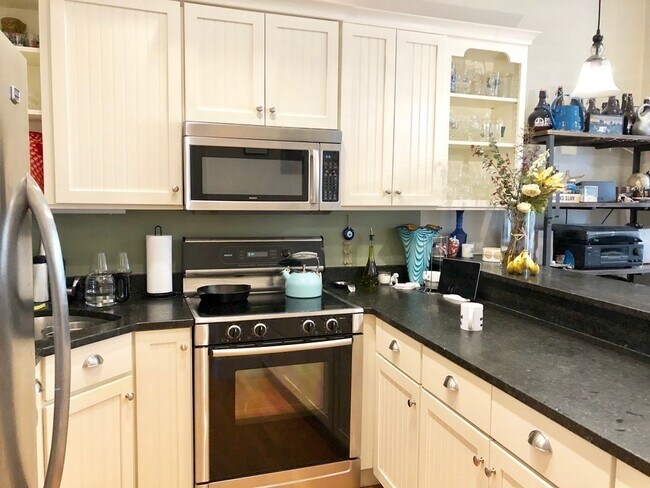 Foto del edificio - 220 W Springfield St