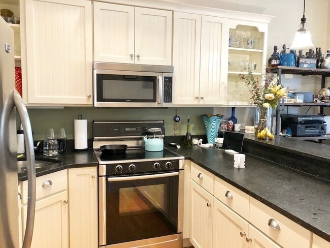 Photo - 220 W Springfield St Townhome