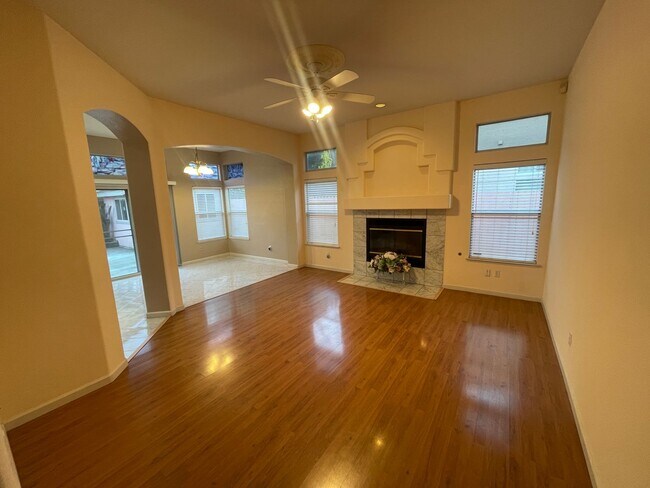 Building Photo - Meadowland Beauty