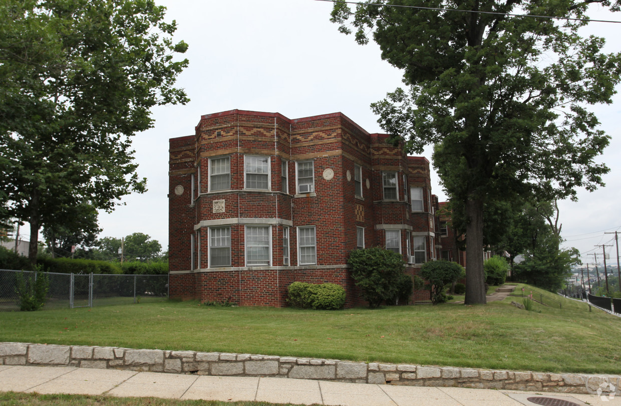 Building Photo - Randle Manor