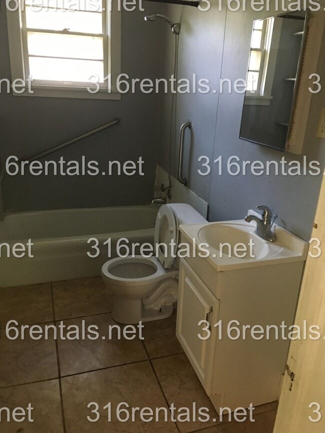 Building Photo - $799 - 2 bed 1 bath - Single Family