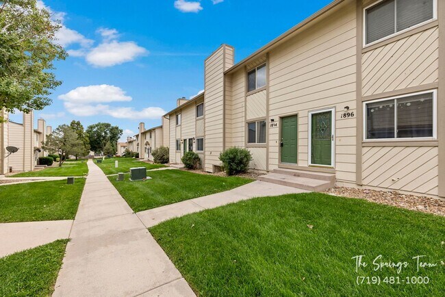 Foto del edificio - CHARMING 3BD/1.5BA TOWNHOME - NEW CARPET!