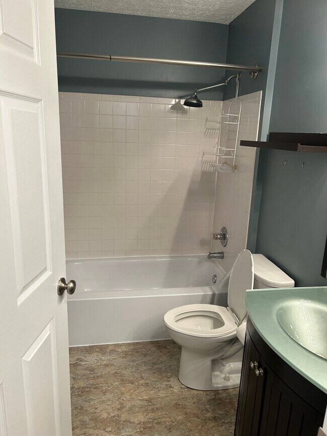Building Photo - 6705 Meadow Creek Dr