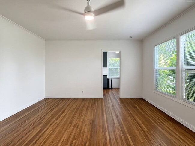 Building Photo - **5493 E 29th St Long Beach** 3 bedroom 1.5 bath Single family home !!
