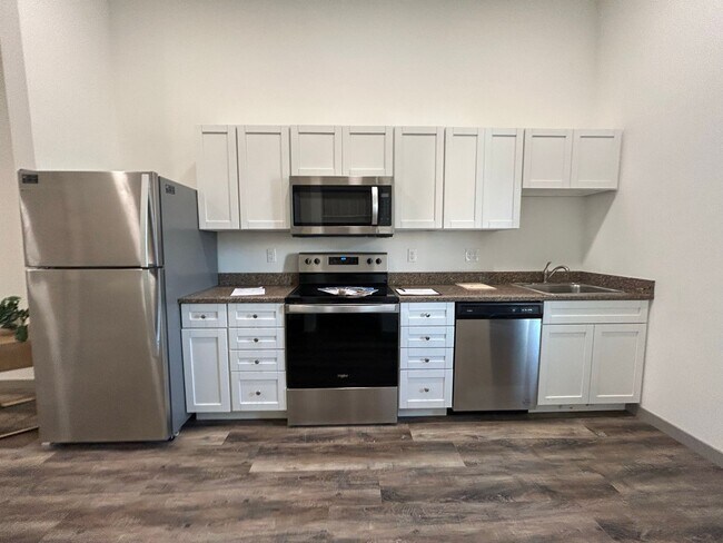 Foto del edificio - One-Bedroom Unit at Block 100