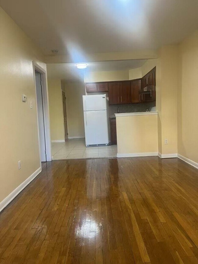 Foto del edificio - 58-11 74th St