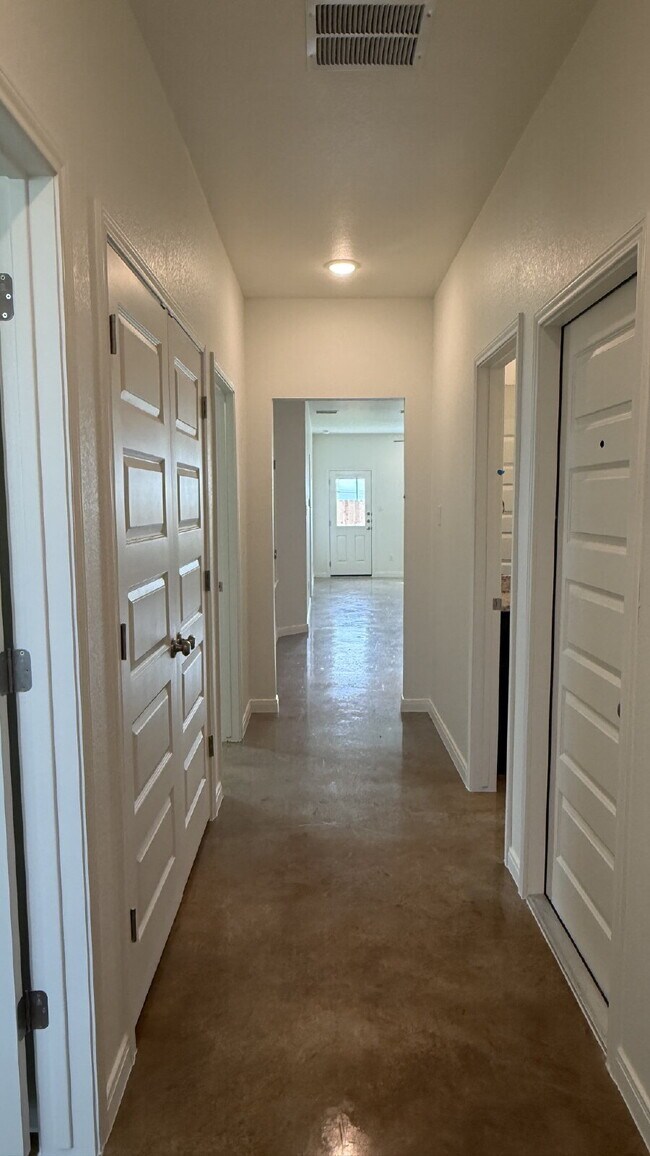 Building Photo - 2015 Bear Grass Rdg Rd