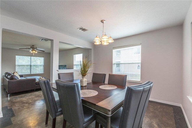 Foto del edificio - 9316 Rowlands Sayle Rd