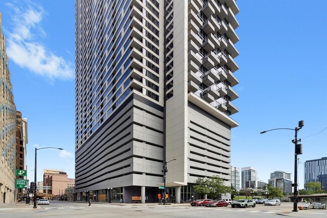 Building Photo - 235 W Van Buren St