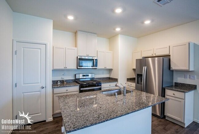 Building Photo - Beautifully Updated 2Bdm 2Ba Home with Modern Finishes in Henderson.