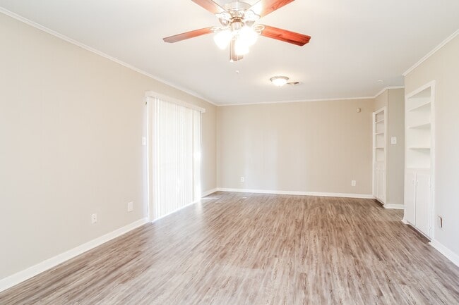 Foto del edificio - 13322 Oak Leaf Ln