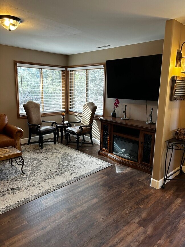 Foto del edificio - 2630 W Tall Oaks Ct