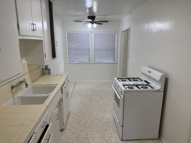 Building Photo - 2438 E Washington Blvd