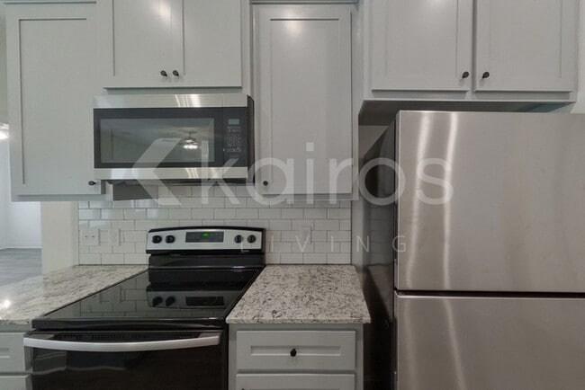 Building Photo - 8008 Hendrick Dr