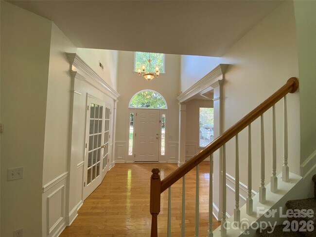 Foto del edificio - 9901 Hazelview Dr