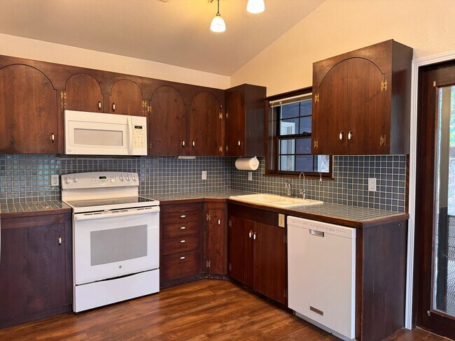 Foto del edificio - Selah 4 bedroom 3 Bathroom Double Garage, Fenced Yard