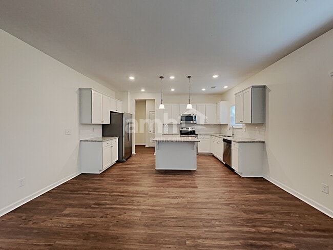 Building Photo - 288 Camp dr