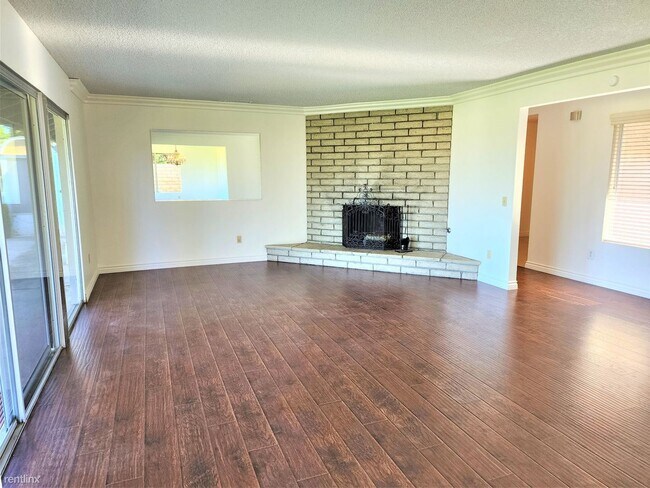 Building Photo - 3 br, 3 bath House - 16376 Rancho Escondid...