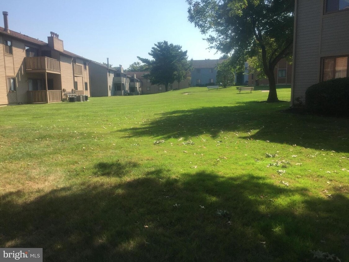 1207 Woodhollow Dr, Evesham, NJ 08053 Room for Rent in Evesham, NJ