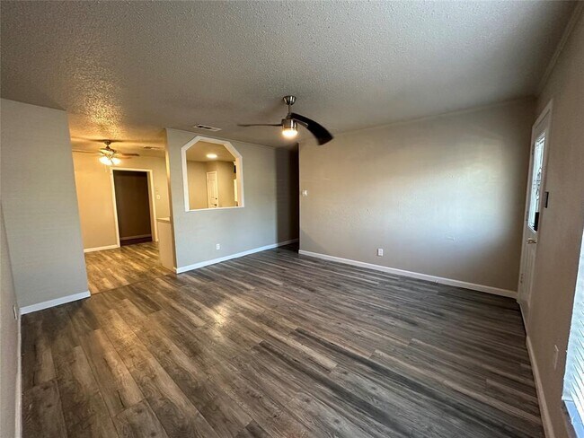 Foto del edificio - 6204 Dove Springs Cir