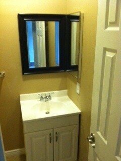 Bath Vanity - 6620 Hazeltine Ave