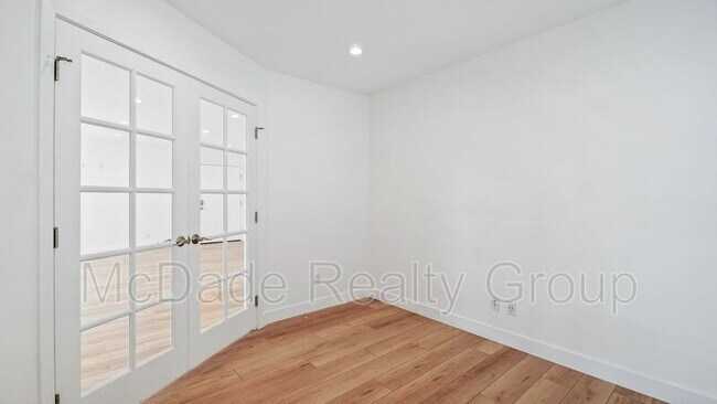 Building Photo - 3800 Kendall St