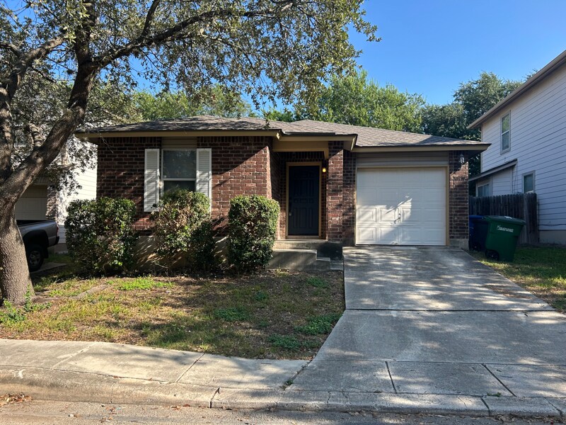 Foto principal - 10139 Amber Flora Dr