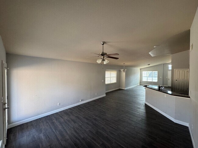 Foto del edificio - Charming smart 3BR House in El Paso with S...