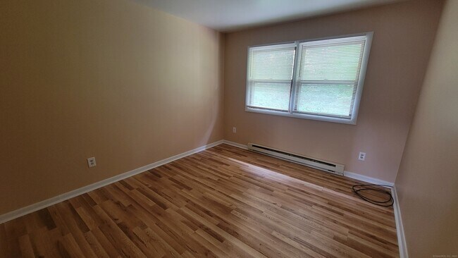 Building Photo - 31 Maywood Ln