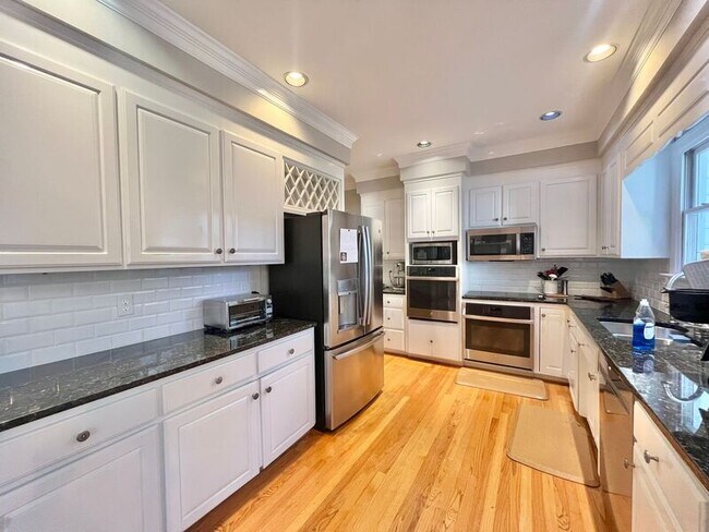 Foto del edificio - 9105 Kirkhill Dr