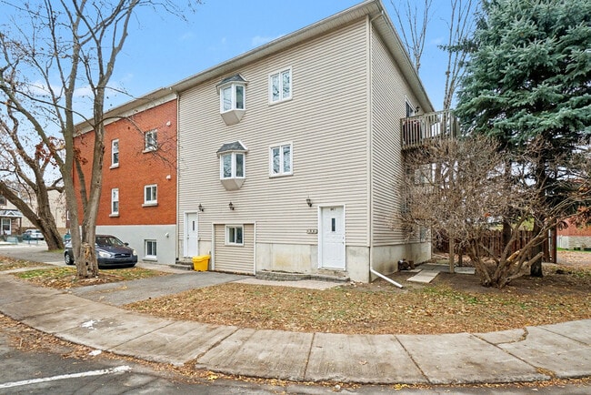 Photo du bâtiment - 64 Genest St