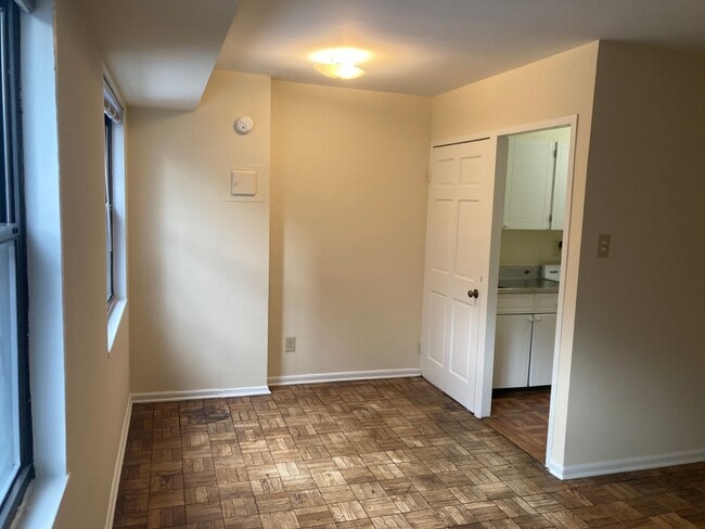 Building Photo - Fantastic Studio in Adams Morgan - Utilities Included - Available Now!