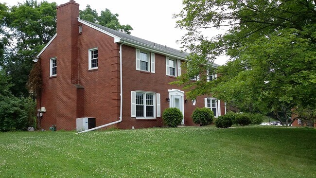 Building Photo - North Hills