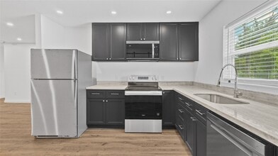Building Photo - 9750 Deer Trail Dr